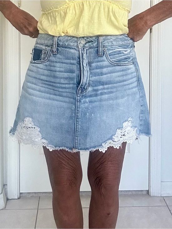 American Eagle Outfitters Dresses & Skirts - American Eagle Outfitters Light Blue Denim Mini Skirt w White Cotton crochet hem
